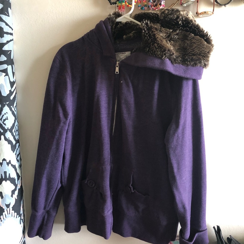 Sweatshirt